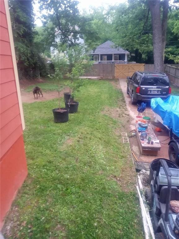 1105 Oak Knoll Ter, Atlanta, GA 30315 - view of yard