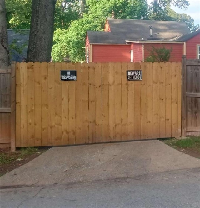 1105 Oak Knoll Ter, Atlanta, GA 30315 - gate featuring fence