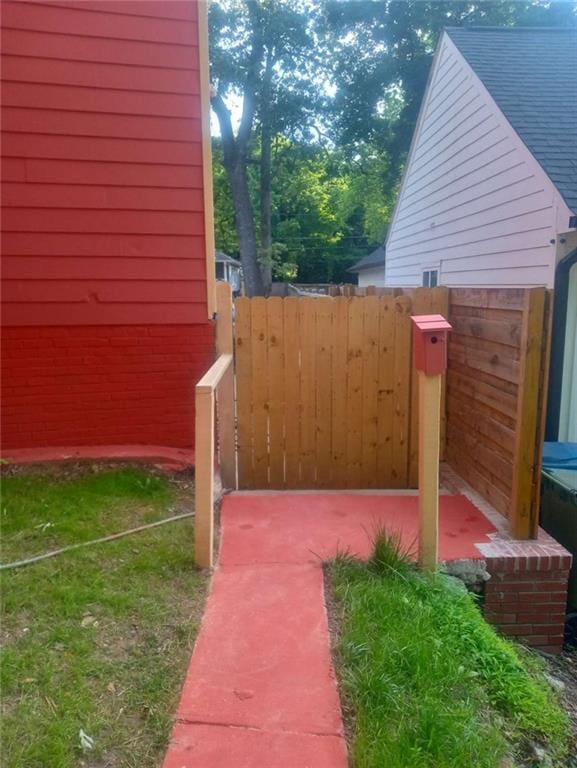 1105 Oak Knoll Ter, Atlanta, GA 30315 - view of yard with fence