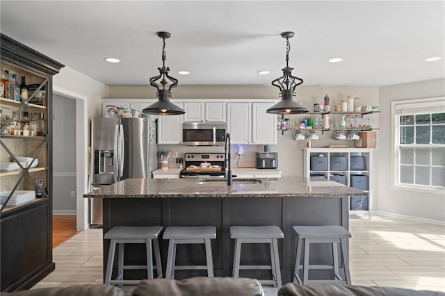 244 Bryn Brooke Dr, Dawsonville, GA 30534 - kitchen with stainless steel appliances, a sink, a kitchen breakfast bar, wood finish floors, and recessed lighting