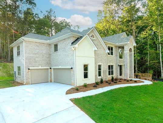 view of front of home with a garage and a front yard