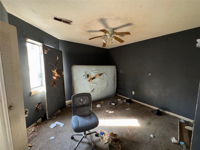 unfurnished bedroom featuring ceiling fan and a textured ceiling