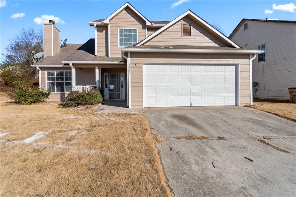 craftsman inspired home with covered porch, a garage, and a front lawn