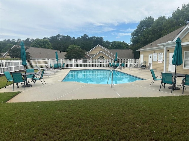 2191 Rockbridge Rd Unit 2603, Stone Mountain, GA 30087 - community pool featuring a patio