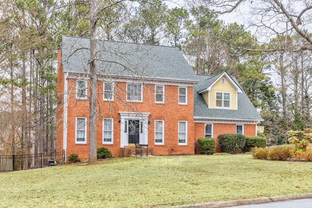 colonial house featuring a front yard