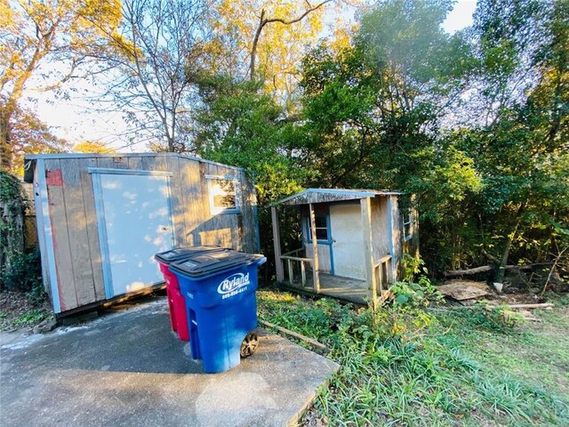 view of outbuilding