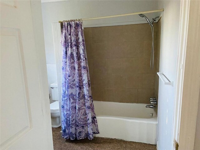 bathroom featuring shower / tub combo with curtain and toilet