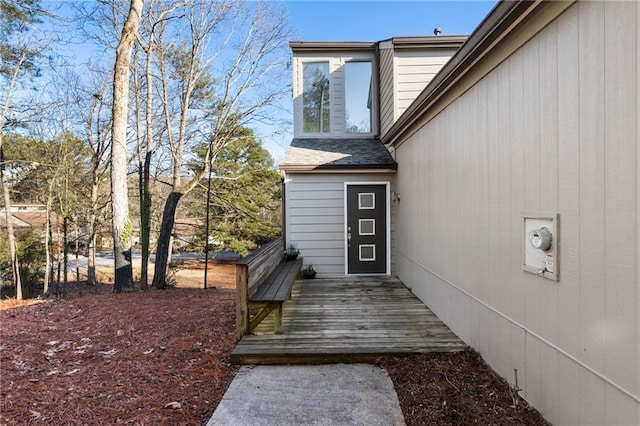 property entrance featuring roof with shingles