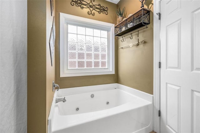 930 Brenau Point Dr, Gainesville, GA 30501 - bathroom featuring a tub with jets
