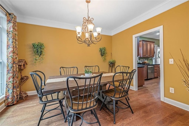 930 Brenau Point Dr, Gainesville, GA 30501 - dining room with crown molding, light wood-style floors, a chandelier, and baseboards