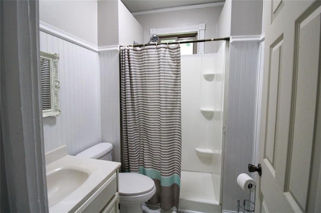 200 Litchfield St, Rockmart, GA 30153 - full bathroom featuring vanity, a shower with curtain, a decorative wall, a wainscoted wall, and crown molding