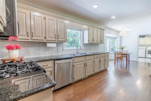 3664 Maple Forge Ln, Gainesville, GA 30504 - kitchen with dishwasher, washer and clothes dryer, decorative backsplash, light wood-style floors, and recessed lighting