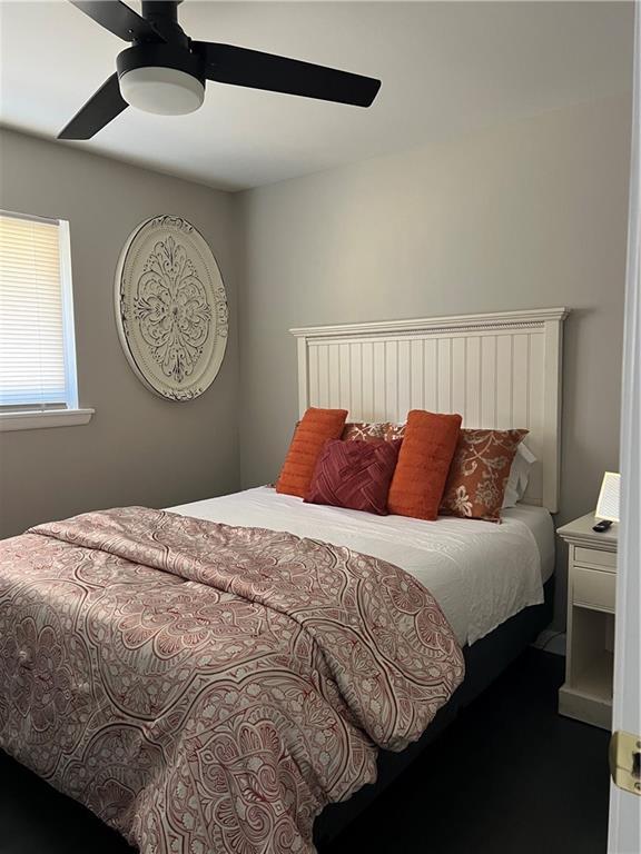 bedroom featuring a ceiling fan