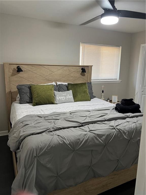 bedroom featuring ceiling fan