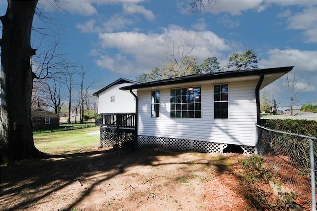 view of front of house with a front yard