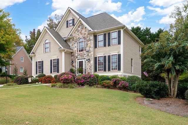 view of front of home featuring a front lawn