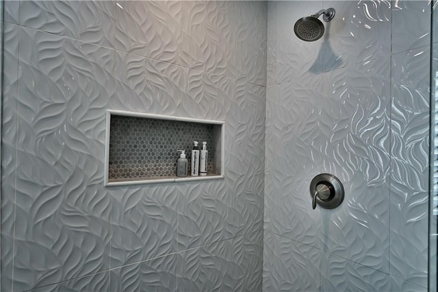 interior details with a tile shower