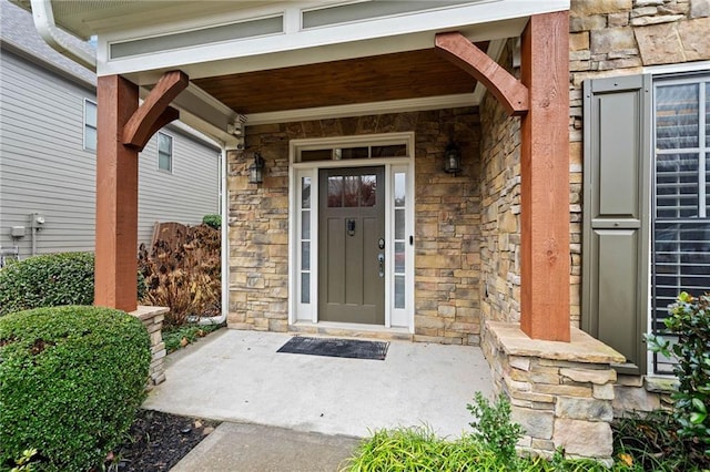 property entrance featuring a porch