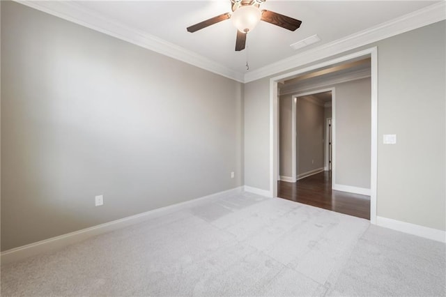 unfurnished room featuring carpet, a ceiling fan, ornamental molding, and baseboards