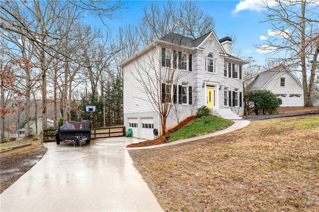 view of front facade featuring a garage and a front lawn