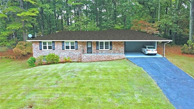 ranch-style home featuring a front lawn and a carport