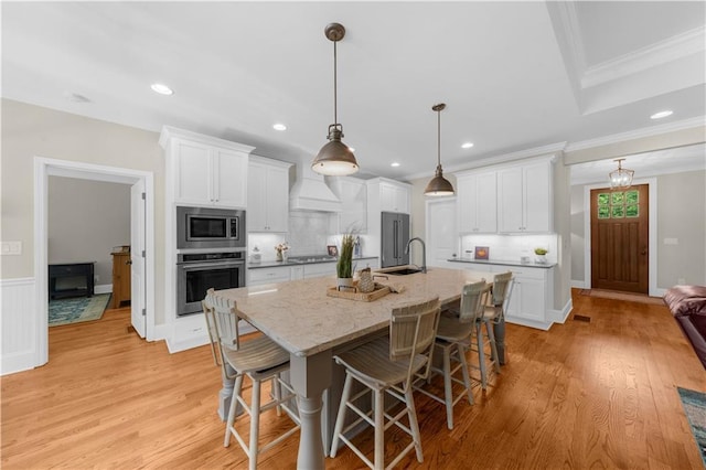 989 Pink Williams Rd, Dahlonega, GA 30533 - kitchen featuring stainless steel appliances, crown molding, light wood-style floors, a breakfast bar area, and recessed lighting