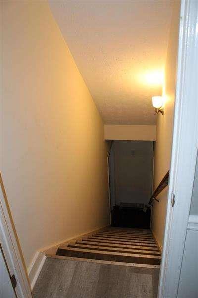 2031 Lakewood Cir, Grayson, GA 30017 - view of staircase