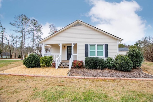 view of front of house featuring a porch and a front lawn