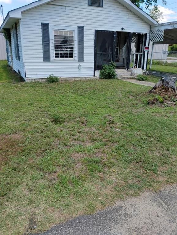 1111 Hartley St, Macon, GA 31206 - rear view of property with a lawn