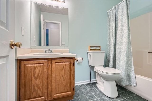full bathroom with toilet, vanity, baseboards, and shower / bath combo with shower curtain