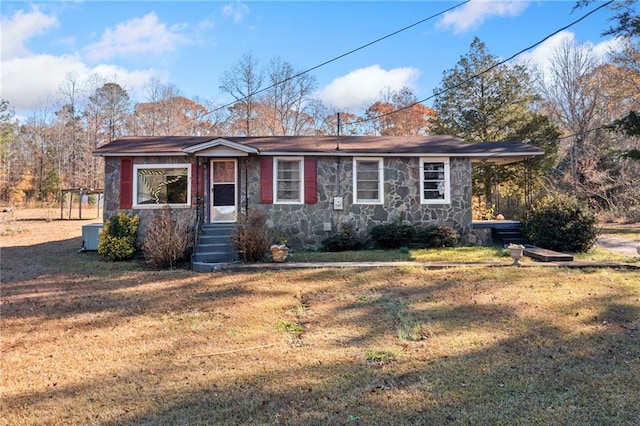 single story home featuring a front lawn