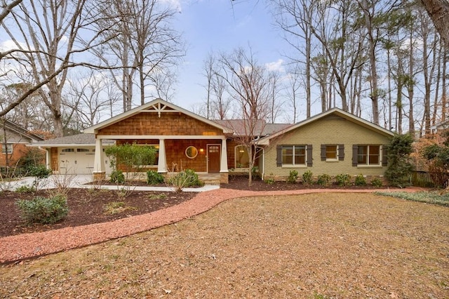 view of front facade with a garage