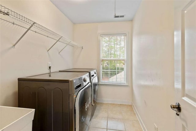 laundry area with visible vents, baseboards, laundry area, separate washer and dryer, and a sink