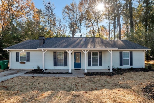 ranch-style home featuring a porch and a front yard