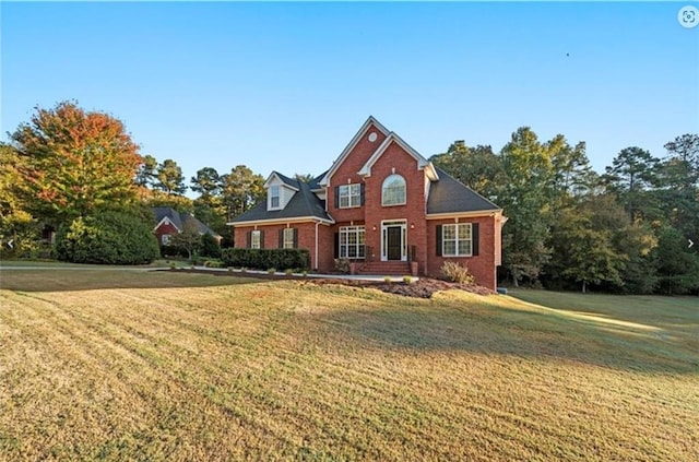 view of front property featuring a front lawn