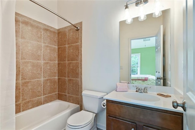 ensuite bathroom featuring bathing tub / shower combination, ensuite bathroom, vanity, and toilet