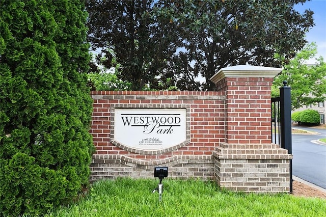 view of community / neighborhood sign