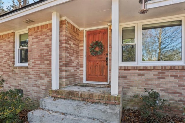 entrance to property featuring covered porch