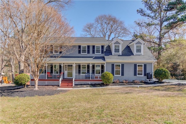 view of front of house featuring a shingled roof, a front lawn, and a porch