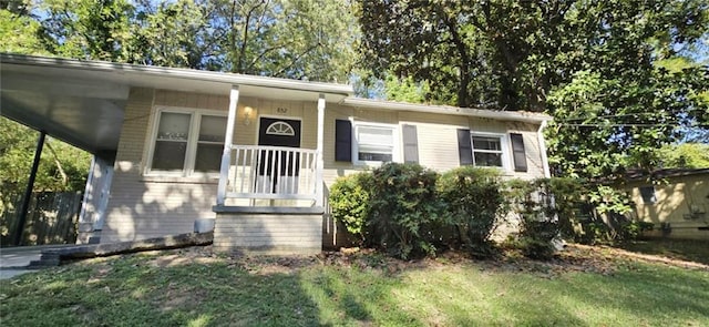 view of front of house with a porch and a front yard