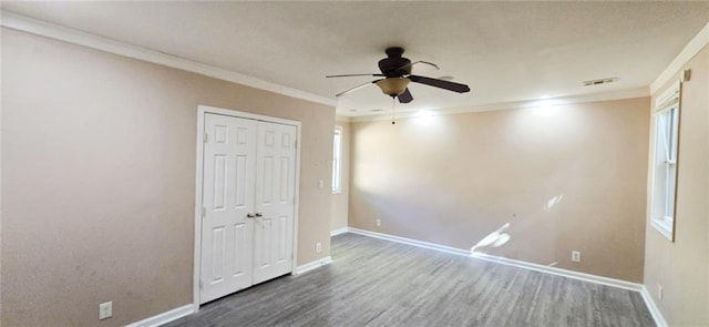 empty room with ceiling fan, wood-type flooring, and ornamental molding