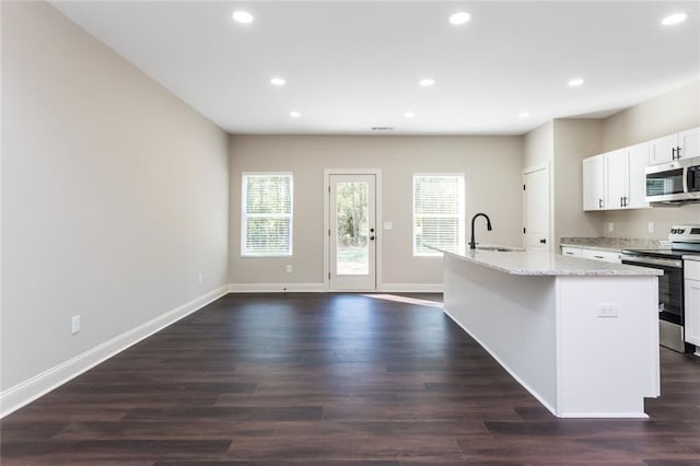262 Stephens Rd, Cedartown, GA 30125 - kitchen featuring appliances with stainless steel finishes, a sink, healthy amount of natural light, recessed lighting, and an island with sink