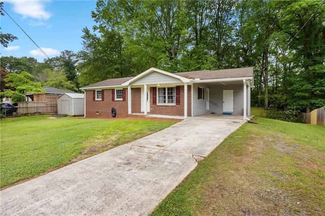 view of front facade featuring a front lawn, fence, and concrete driveway