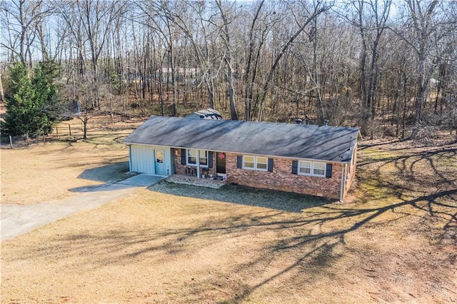 view of front of house featuring a front yard