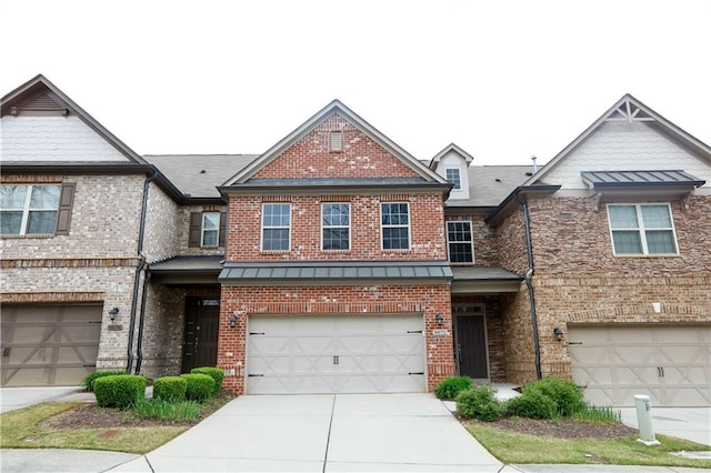 townhome / multi-family property featuring a garage