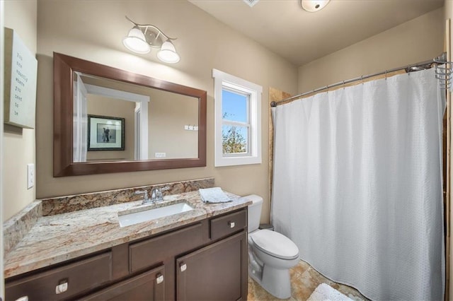 bathroom featuring a shower with shower curtain, vanity, and toilet