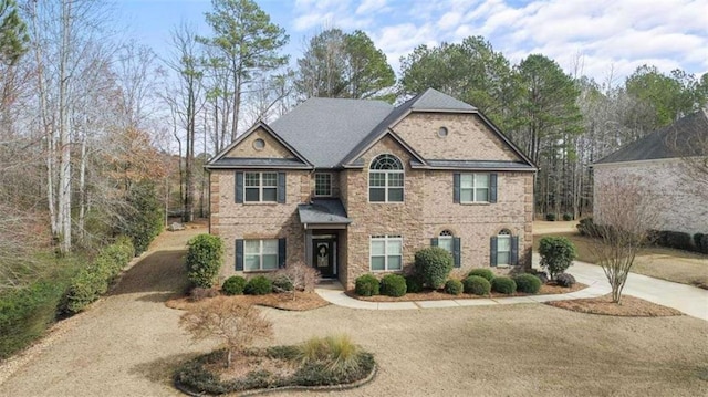 view of front of property featuring driveway