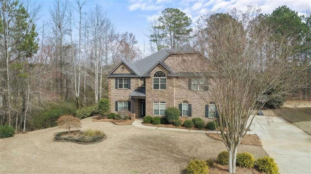 view of front of house with driveway