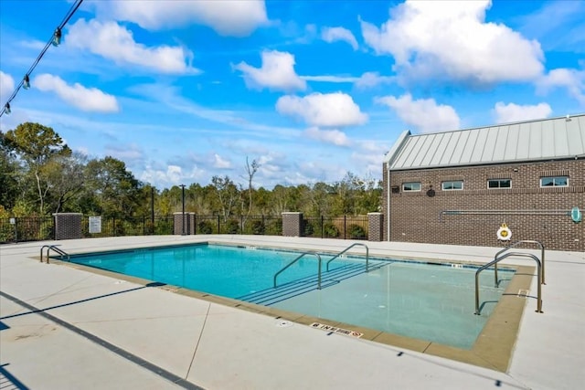 view of swimming pool