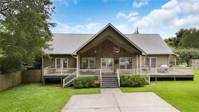 view of front of home featuring a front yard and a wooden deck